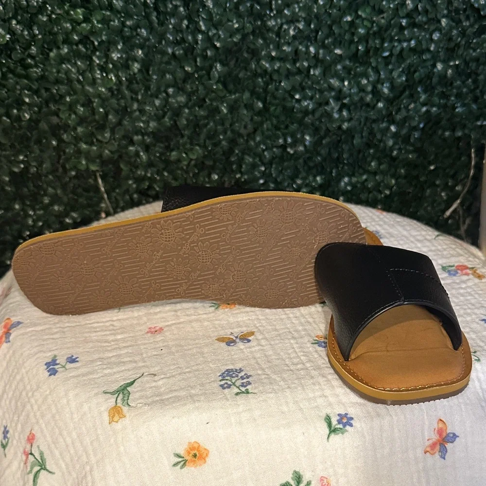 Yellow Box  Black and Tan Slide Sandals - Picture 2 of 3
